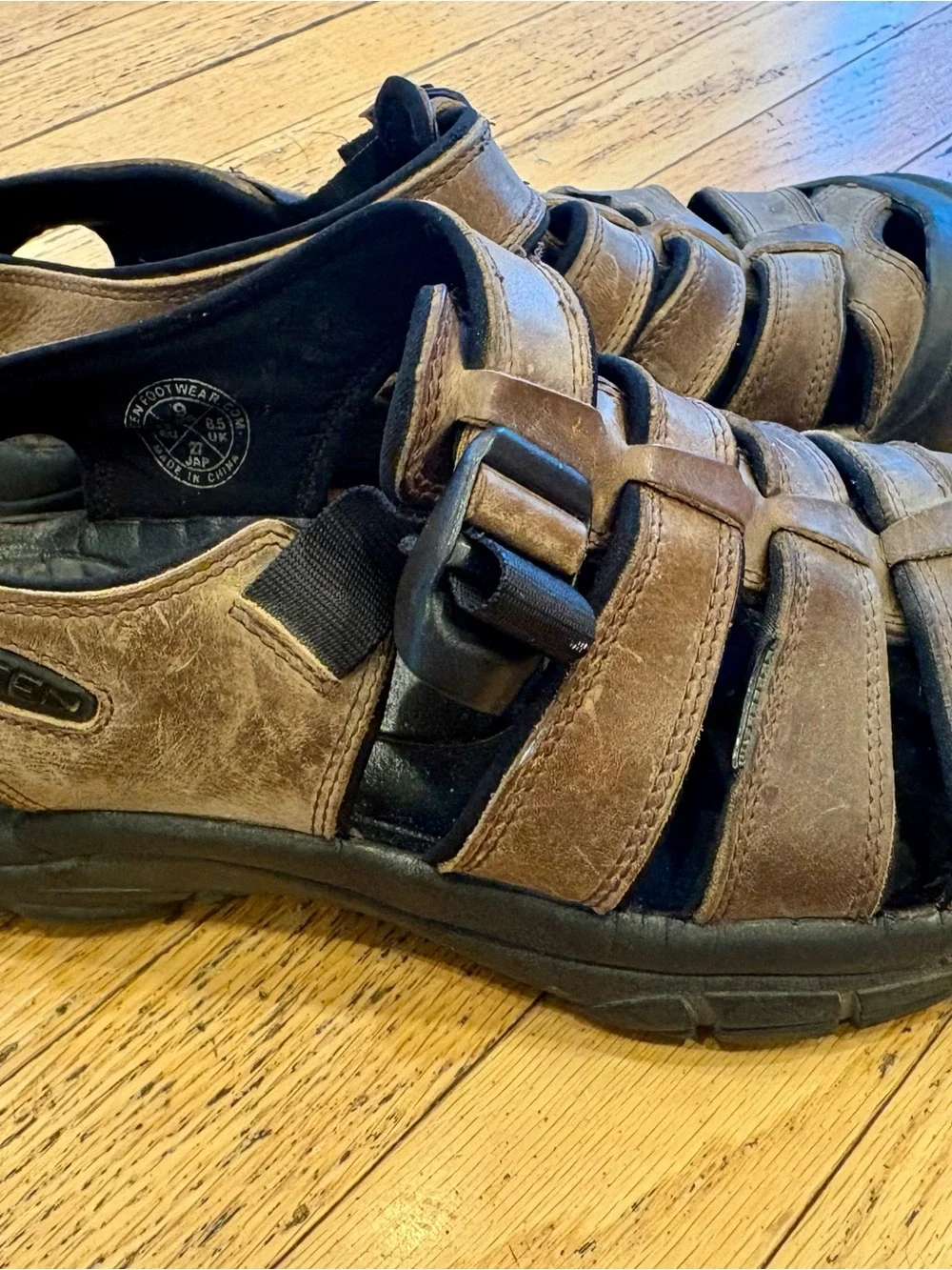 KEEN men’s brown leather Newport Fisherman Sandals